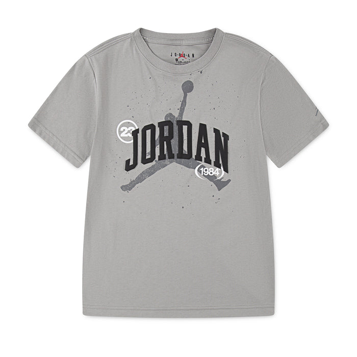Medium grey youth Jordan graphic T-shirt with crew neck and short sleeves