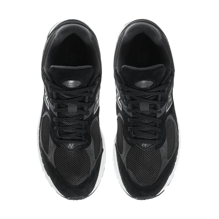Men's black lace-up sneakers with mesh upper, padded collar, and round toe