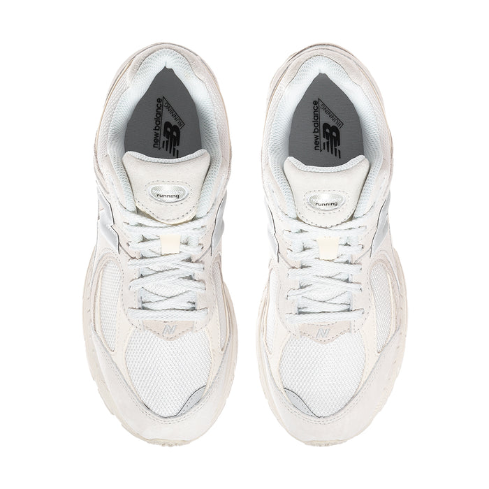 Women's sneakers pair, white laces and padded tongue with interior branding tag