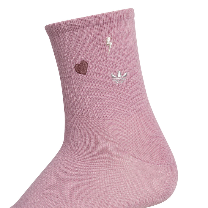 Mauve high-quarter crew socks with heart and lightning-style logo on cuff