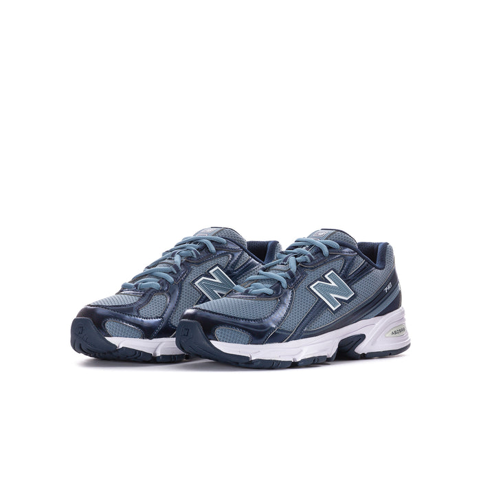Youth running shoe, side and toe view, shadow blue mesh with navy N logo
