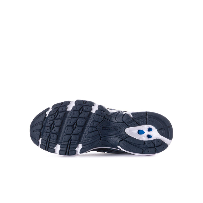 Youth running shoe outsole view, patterned rubber sole with navy and white panels