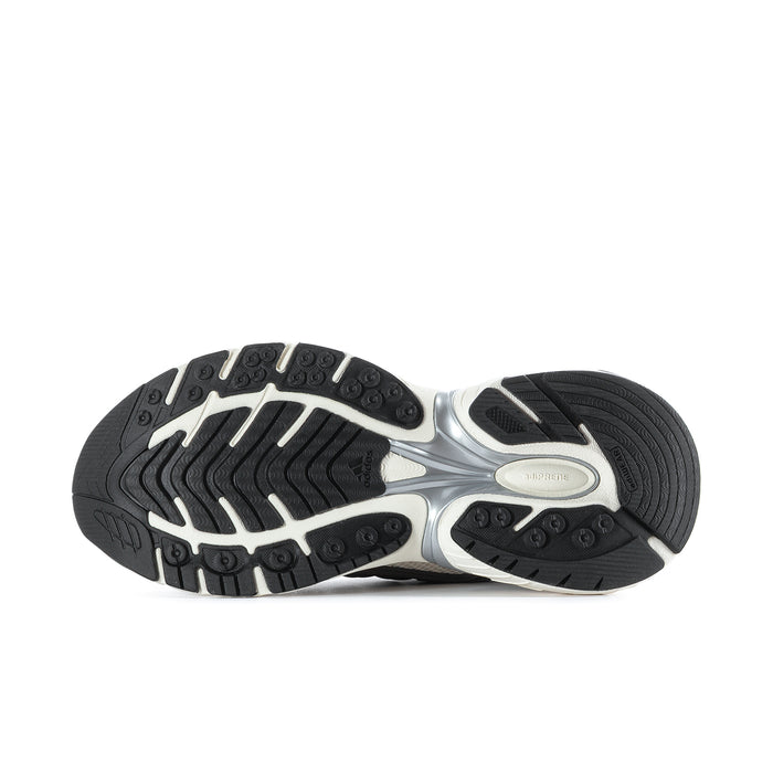 Men's running shoe outsole tread with white midsole and dark traction pattern.