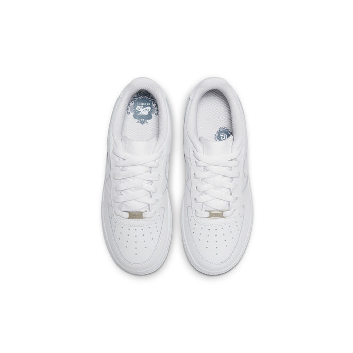 Youth low-top sneakers, white lace-up with perforated toe and padded collar