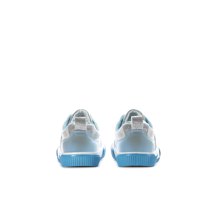 Kids light blue court sneakers, back view, with heel tab and blue rubber outsole