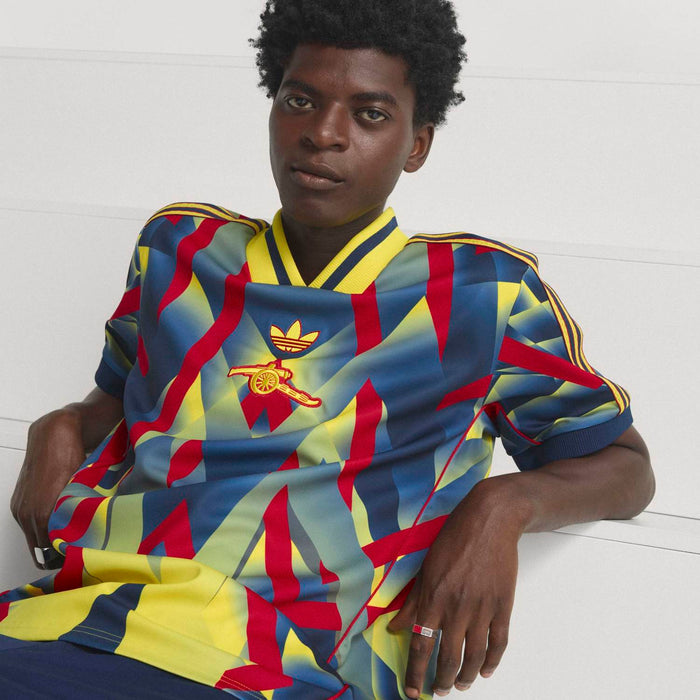 Men's multicolor short-sleeve jersey with yellow collar and geometric pattern, front view