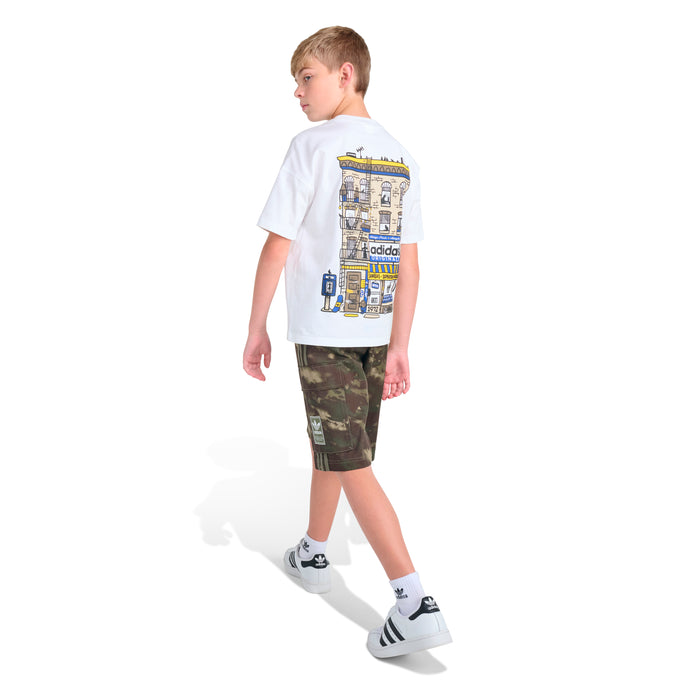 Youth white T-shirt with side/back building print, crew neck and short sleeves