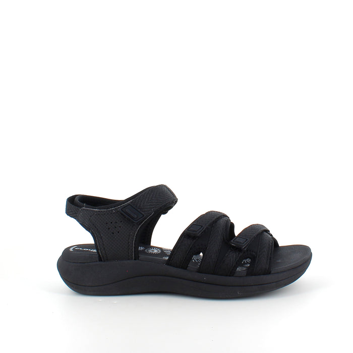 Clarks Cloudsteppers-sandal i svart – lätt och stötdämpande komfort