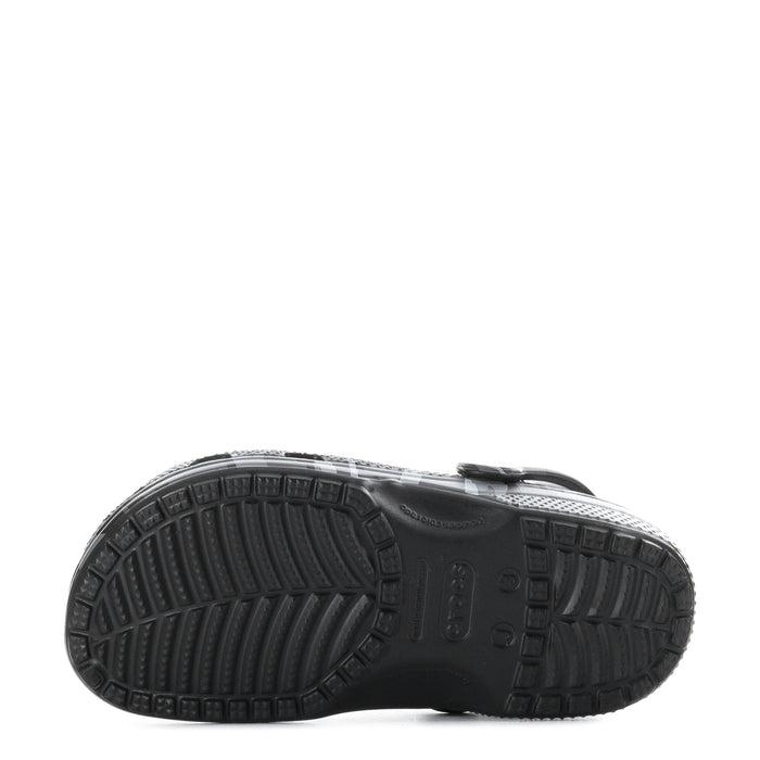 Kids camouflage clogs slate gray, textured tread outsole