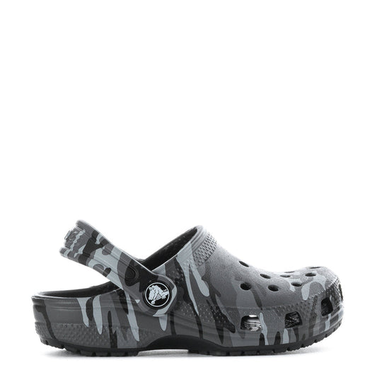Toddler classic clog in gray/black camouflage, adjustable strap with circular logo