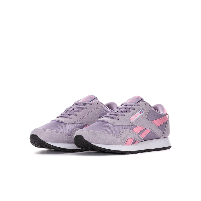 Youth lilac sneakers, side view pair with pink stripes and lace-up closure