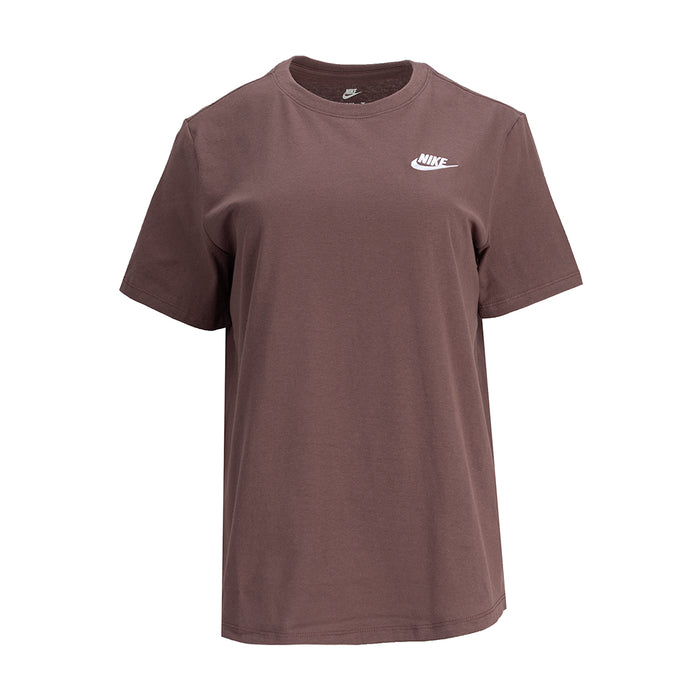 Women’s club tee in dark mauve with short sleeves and Nike logo on the chest.