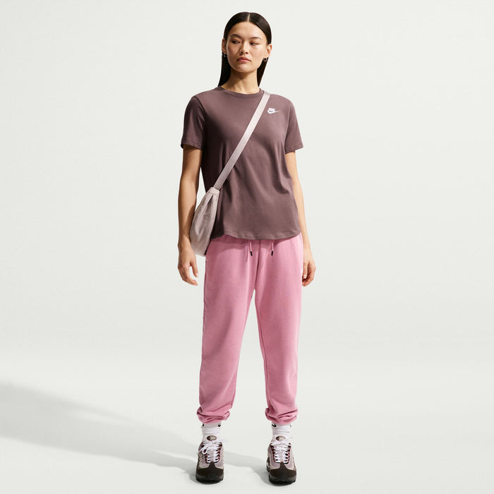 Relaxed dark mauve short-sleeve club tee with crew neck and small Nike logo.