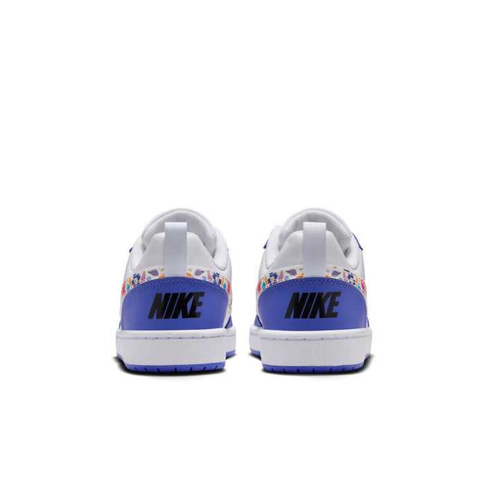 Youth sneakers heel view with blue heel tab, white collar, and Nike branding