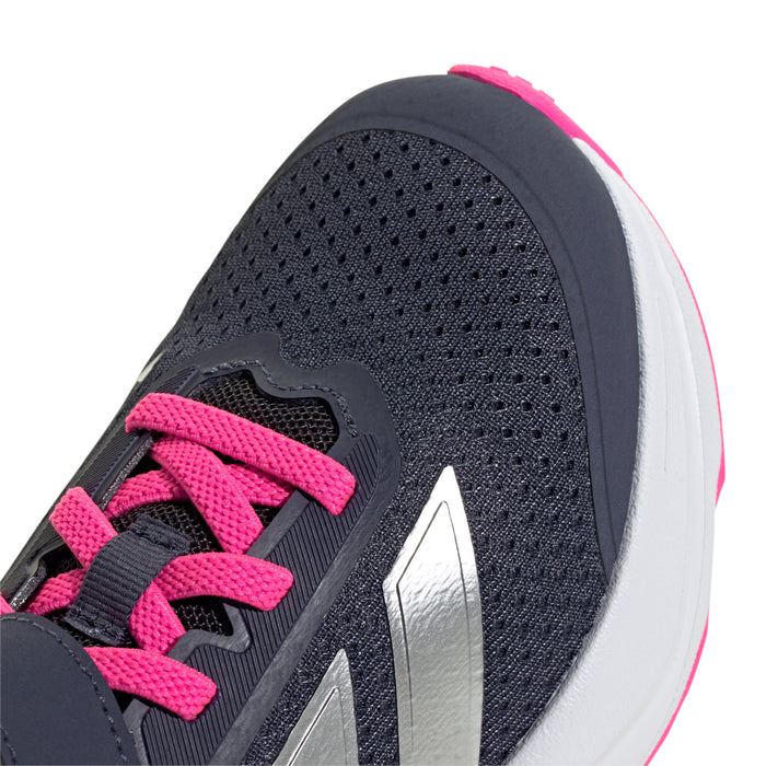 Close-up of navy kids mesh upper with pink laces and white midsole sidewall
