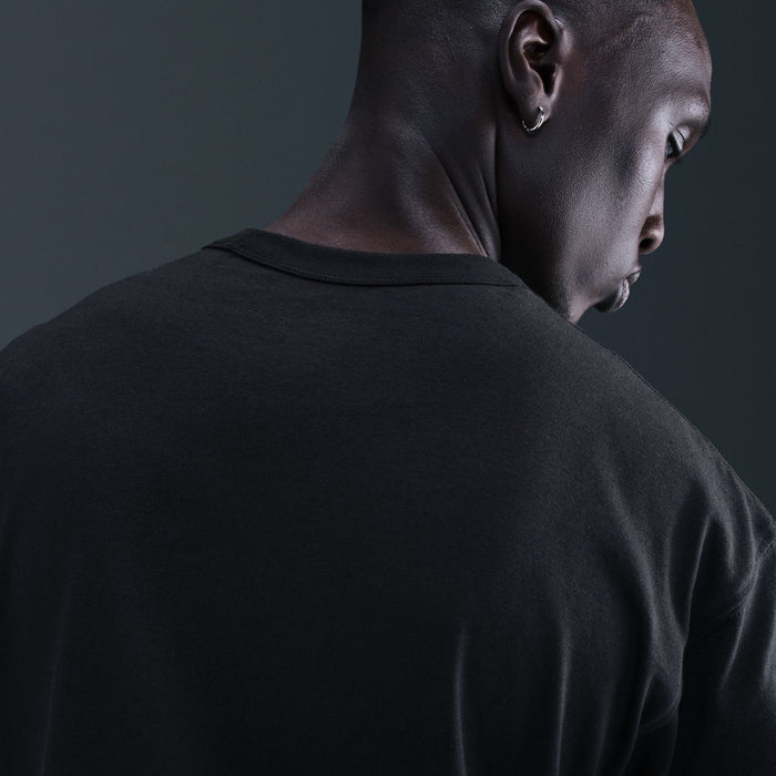 Men's black Nike short-sleeve t-shirt, close-up of back neckline
