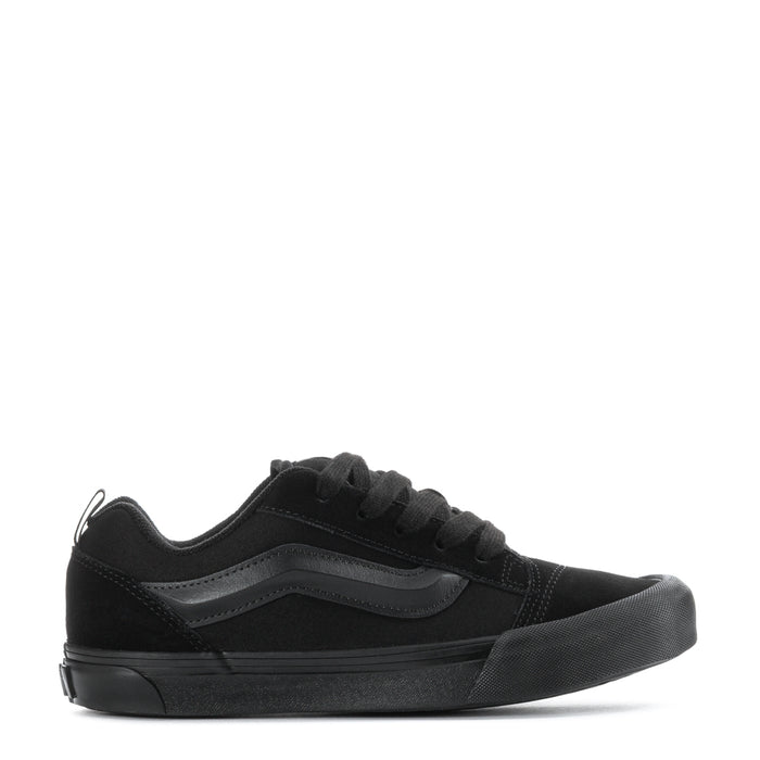 Youth low-top sneakers in black, lace-up with side stripe and flat rubber sole