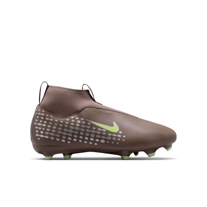 Youth plum soccer cleat with green Nike swoosh, dotted upper pattern, FG studs