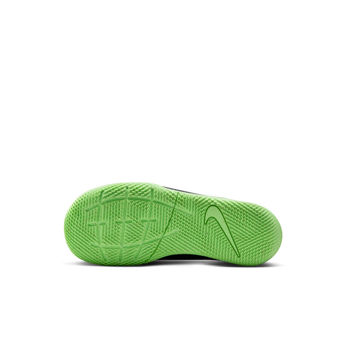 Kids Mercurial Vapor club cleat outsole, bright neon green tread on black shoe