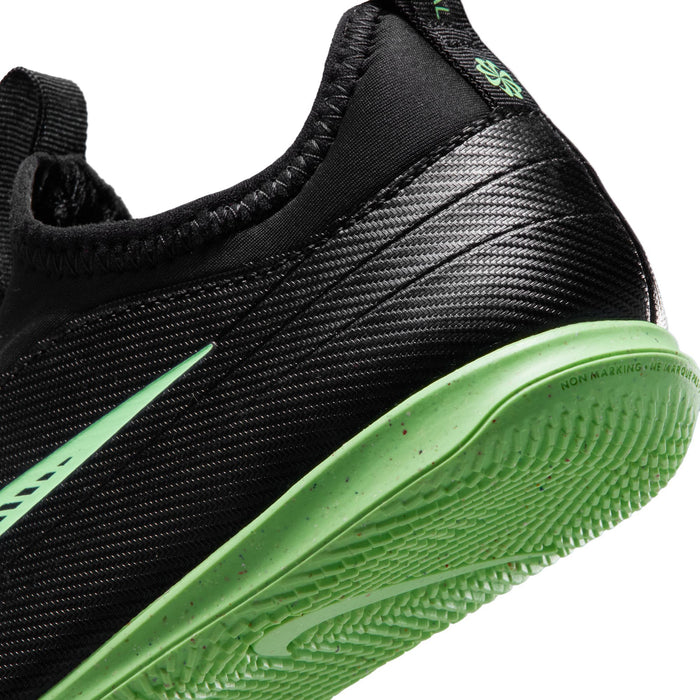 Kids Mercurial Vapor club cleat heel close-up, textured black upper and neon green sole