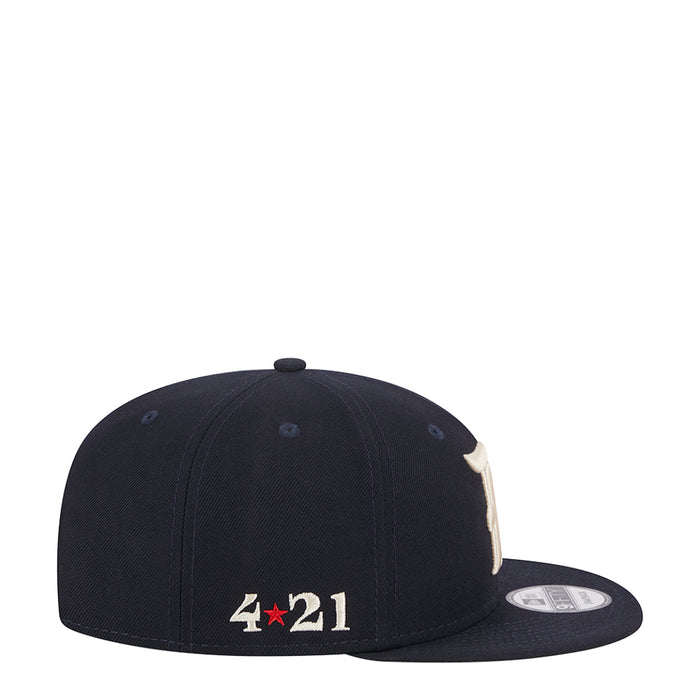 Navy junior baseball cap with embroidered 4*21 detail on front side