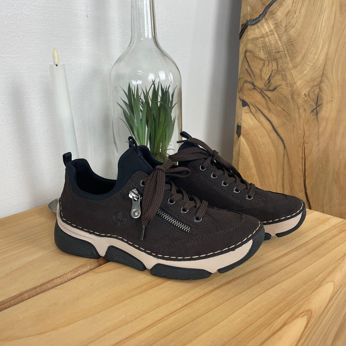 Rieker damsneakers i brunt – stötdämpning för vardagen