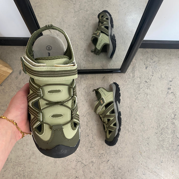 Robust vandringssandal i khaki med bra stöd