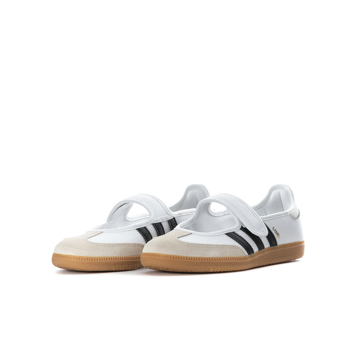 Youth sneakers in white with black 3-stripe design and gum rubber sole