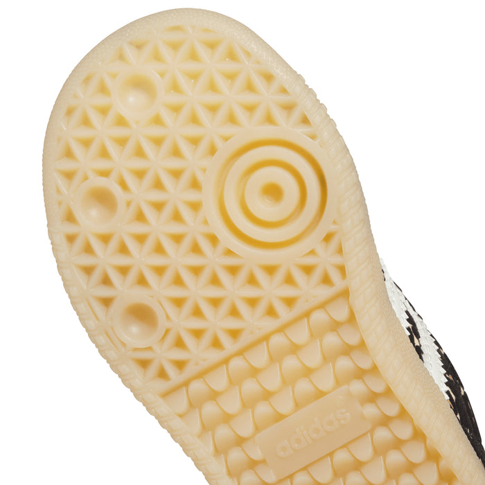 Toddler gum rubber outsole tread close-up, non-slip diamond pattern