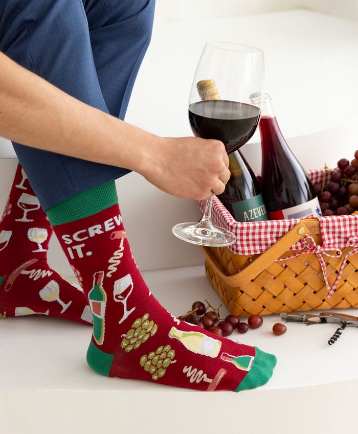 FUN MEN'S NOVELTY CREW WINE SOCKS - UPTOWN SOX