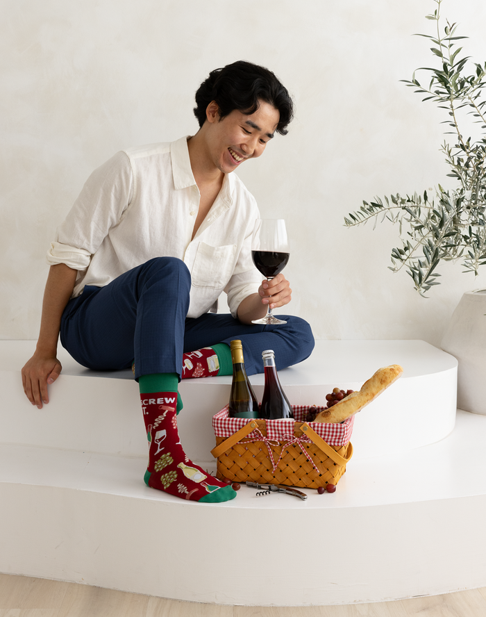 FUN MEN'S NOVELTY CREW WINE SOCKS - UPTOWN SOX
