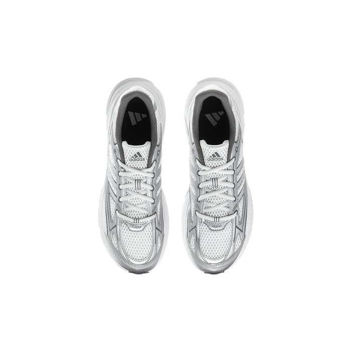 Youth running shoes viewed from front, light grey/white mesh and lace-up details