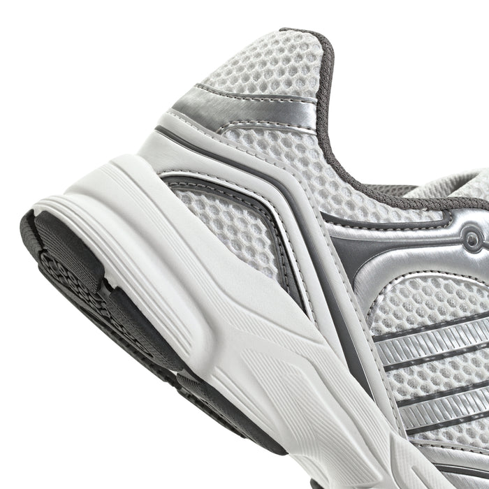 Youth running shoe close-up heel and side, light grey mesh with padded collar