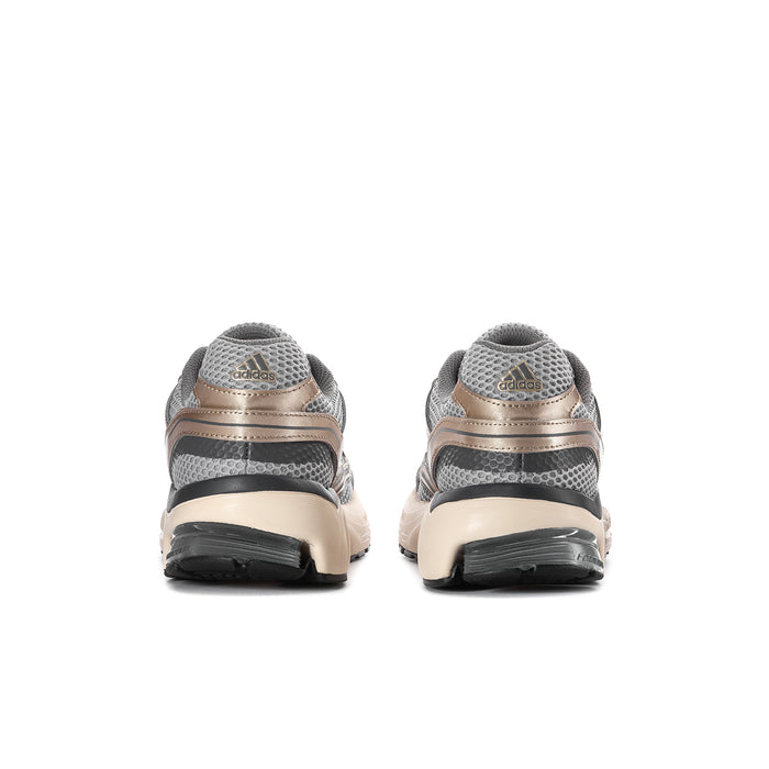 Men's running sneakers, rear view with gray mesh, taupe heel panels, black outsole