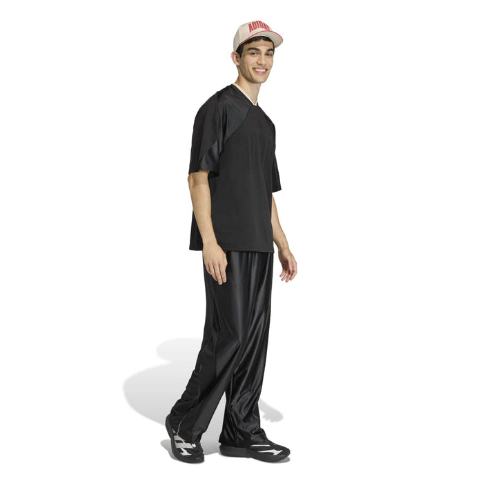 Black mesh stadium tee on model, side view with V-neck collar