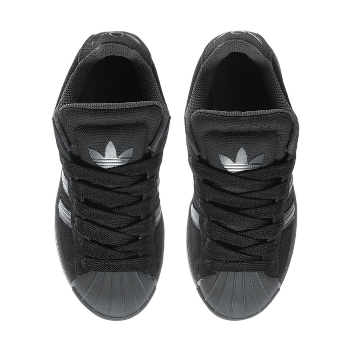 Superstar ST men's sneakers, heel view pair, black laces and cushioned collar