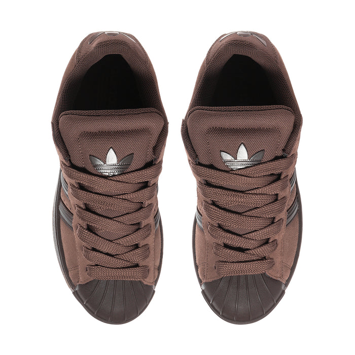 Men's brown suede lace-up sneakers, view of laces and heel logo