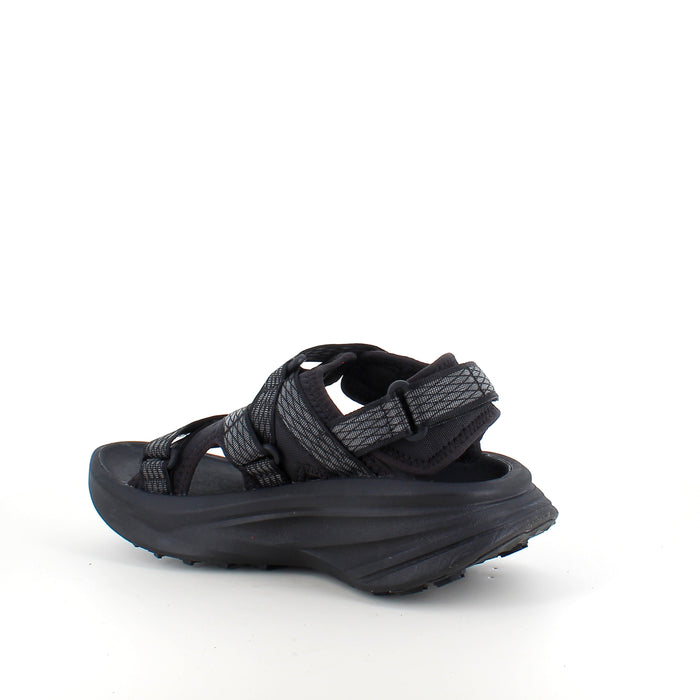 Svart Teva-sandal med maximal stötdämpning och säkert grepp