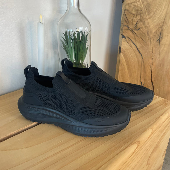 Svarta slip-on arbetsskor med maximal komfort & halksäker sula