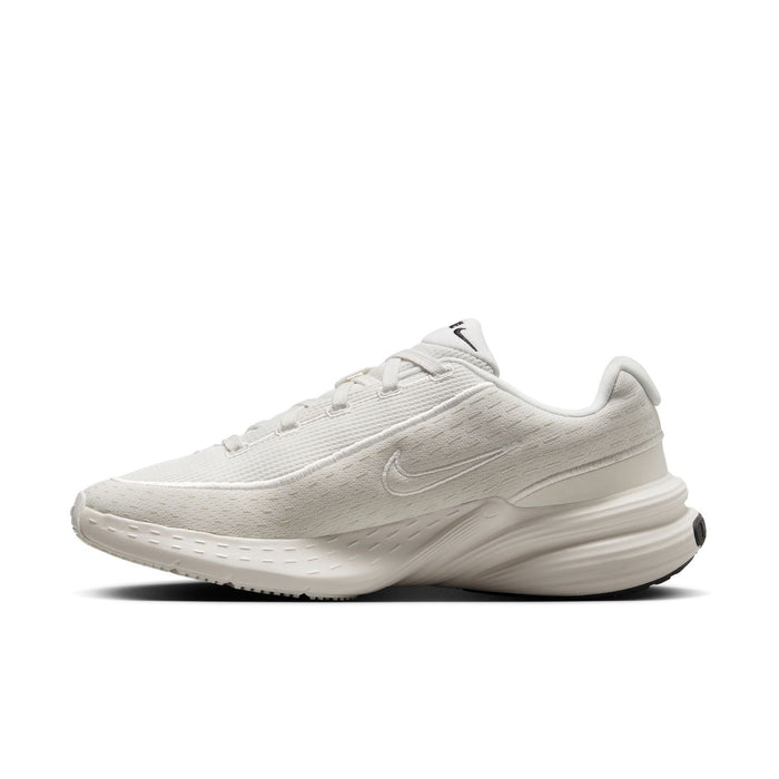 Women's lace-up running shoe, angled side view with Nike Swoosh and padded collar
