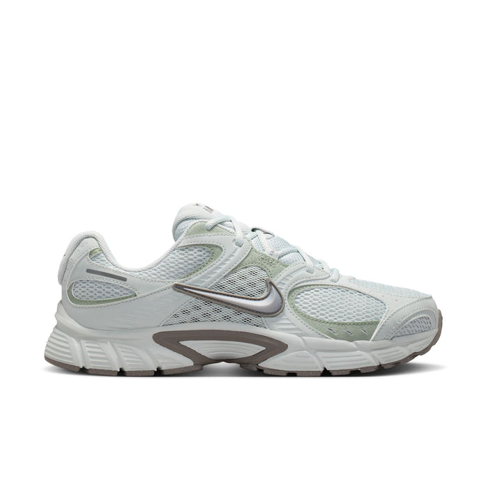 Men's lace-up running shoes, light silver/metallic with green accents, mesh upper