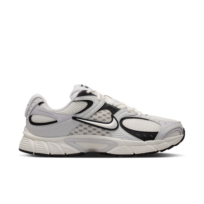 Men's lace-up running shoes in light gray with black overlays and white sole