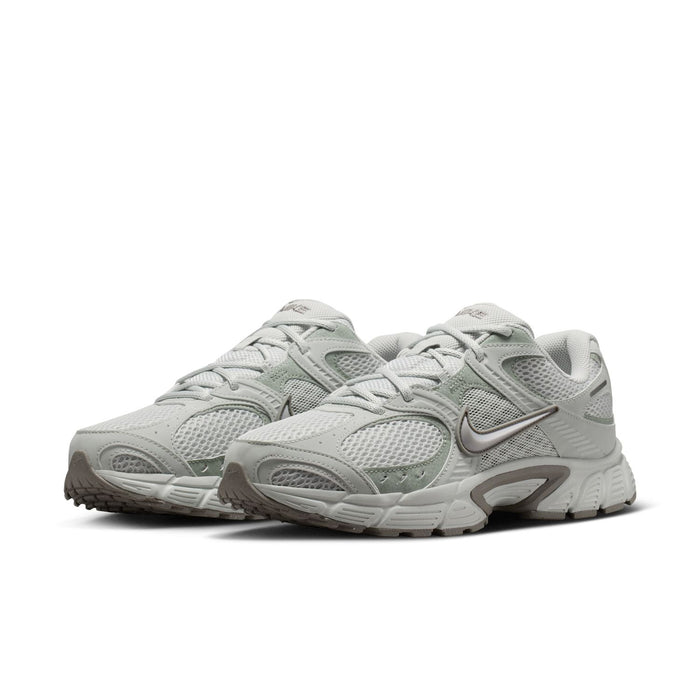 Men's lace-up running shoes in light silver/metallic with green-mesh panels and swoosh
