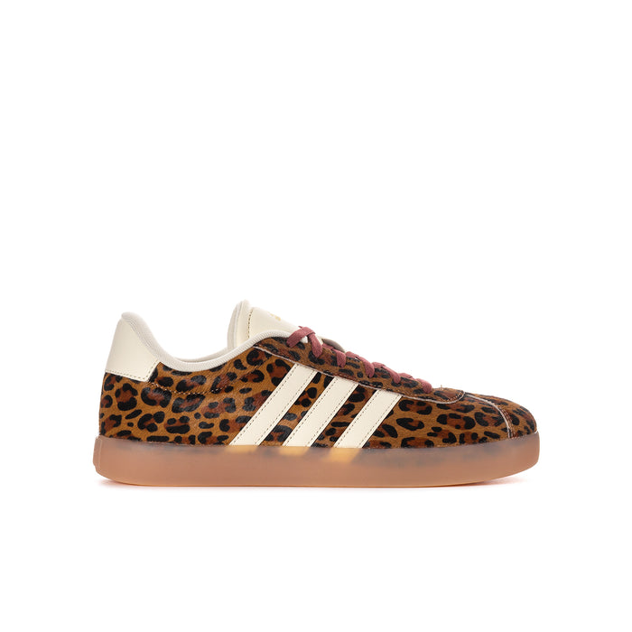 Youth low-top sneakers with leopard-print pony hair, white stripes, burgundy laces