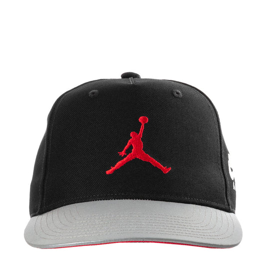 Youth snapback cap, black crown with red Jumpman logo and gray brim