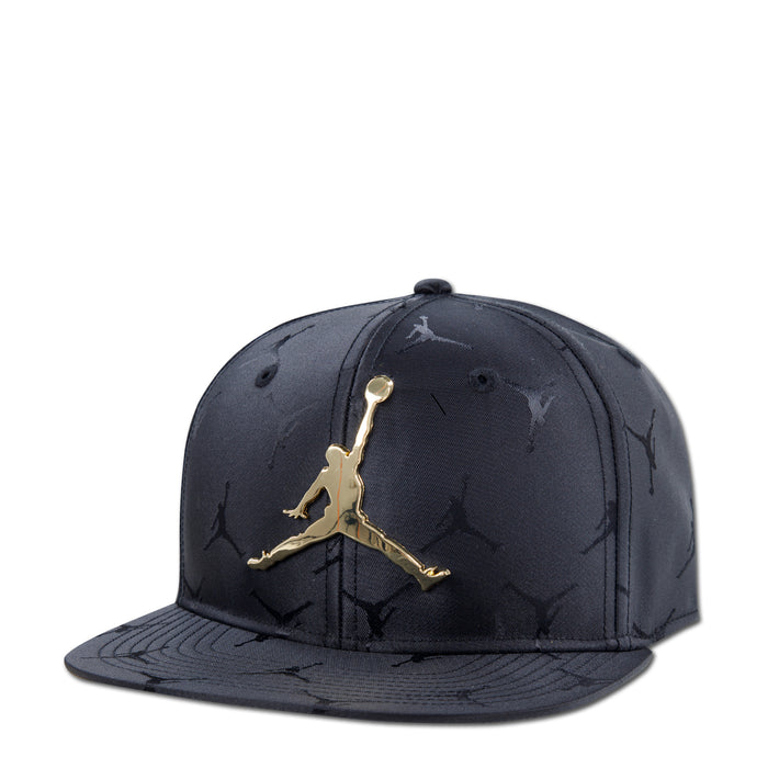 Youth black snapback cap with gold Jumpman logo and jacquard pattern, flat brim
