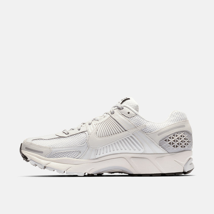 Side medial view of the Nike Zoom Vomero 5.